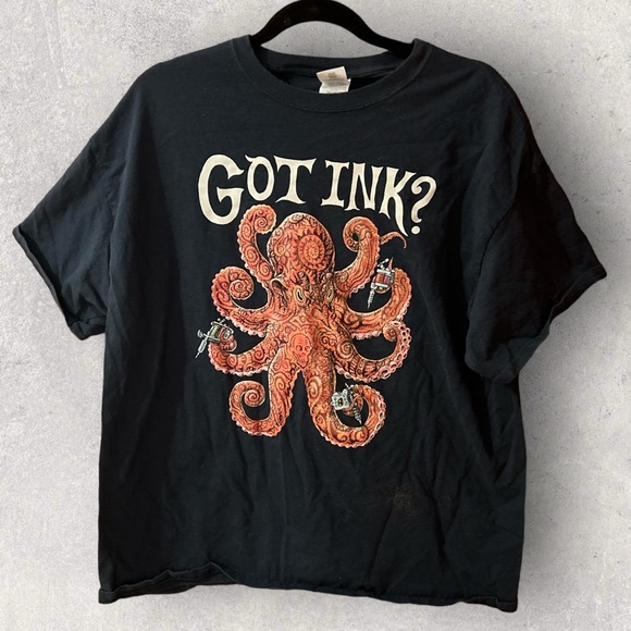 Unisex Gildan Tshirt - Picture 1 of 2